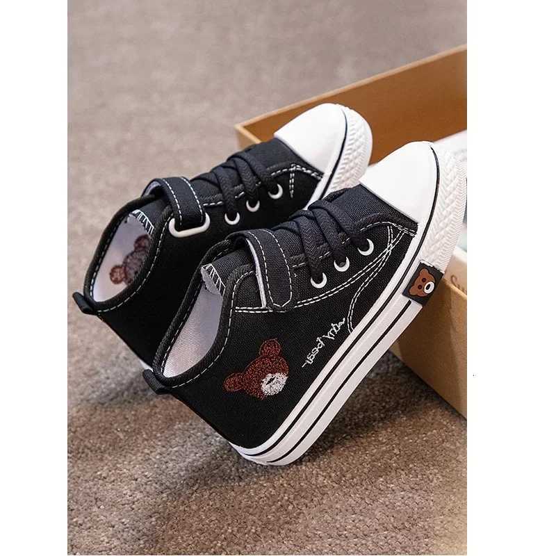 Four Seasons Childrens New Fashion Canvas Boys Bear Print Casual Girls Laceup Soft Bottom Flat Shoes Kids Sneakers C260130