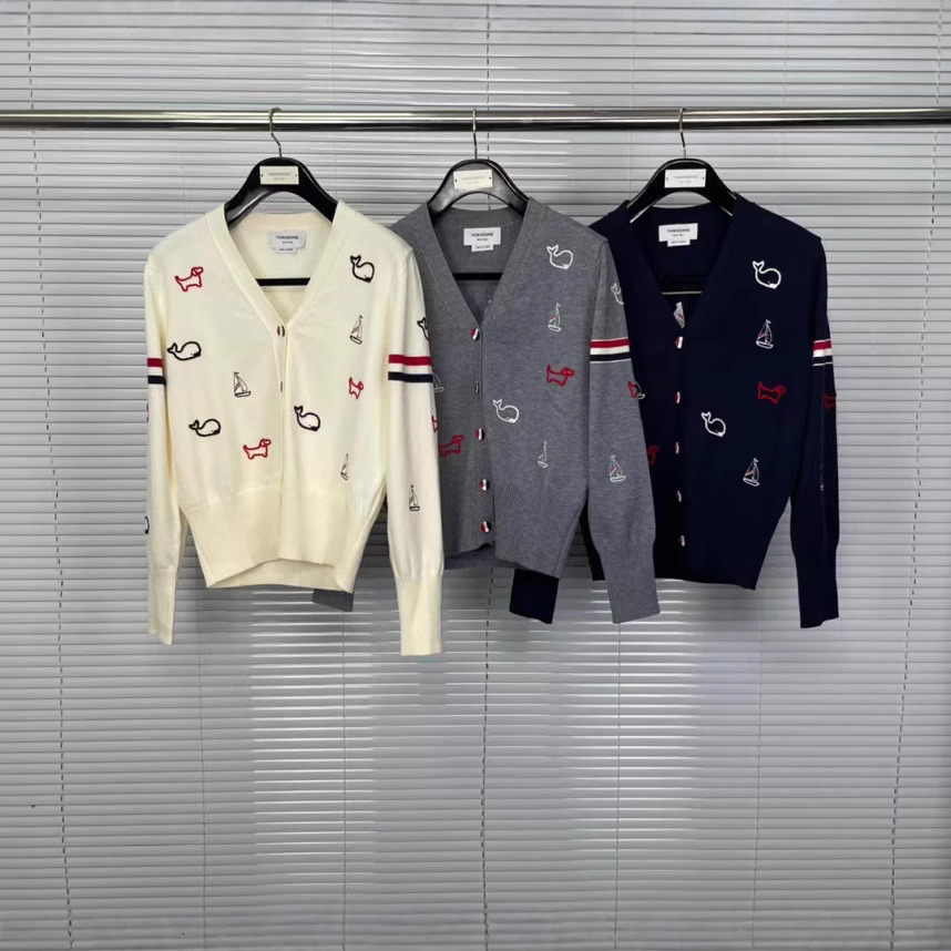 Sweater with parallel bars, animal embroidery, lazy style, knitted cardigan, V-neck, college style, animal embroidery