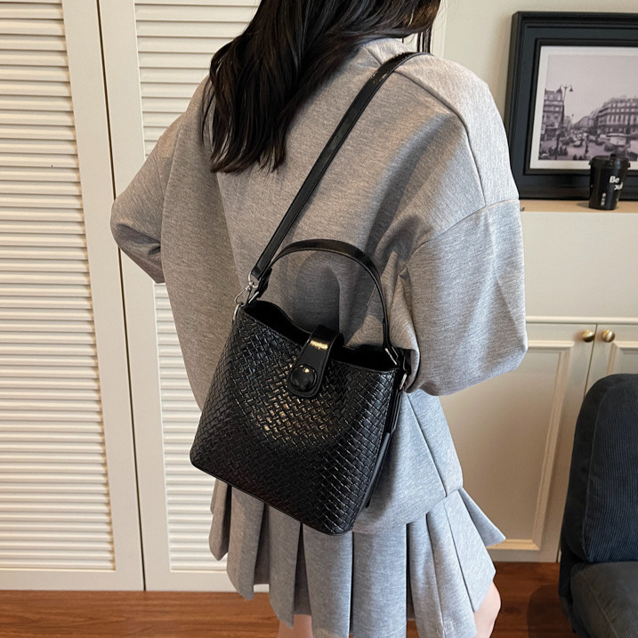 Checkered Bucket Bag Handbag New Casual Commuting Women s Shoulder Bag Autumn New Designer Bag Fashion Women s Crossbody Bag