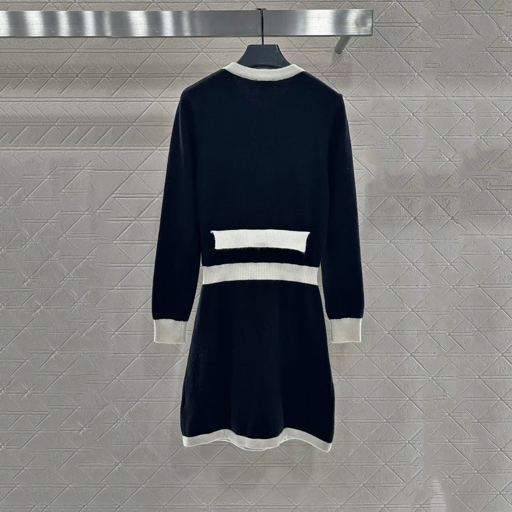 2026 New Women's Dress with Metal Button Sleeve Knitted Long Skirt Fashion Black and White Splicing Style