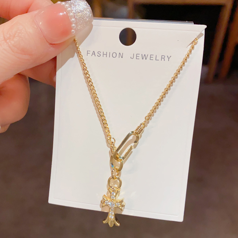 Luxury Brand Designer Jewelry European And American Style Fashion Retro Inlaid Diamond Cross Pendant Necklace Light Luxury Versatile Unique Design Cla