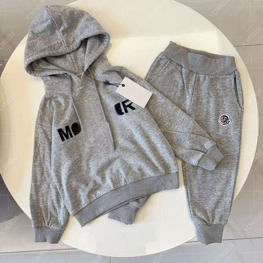 Kids designer clothesDesigner clothing - Children's pullover hooded style two-piece set, comfortable style, consisting of a top and bottom suitable for boys to wear