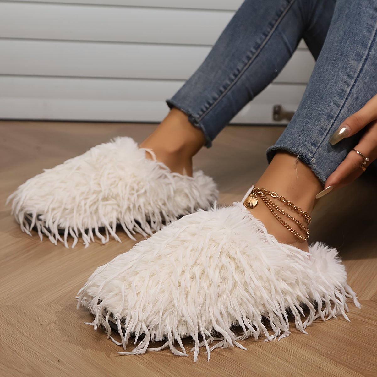 Slippers Thick soled one line slippers made genuine soft leather with flat bottom suitable for both men and women in soft leather for casual wear