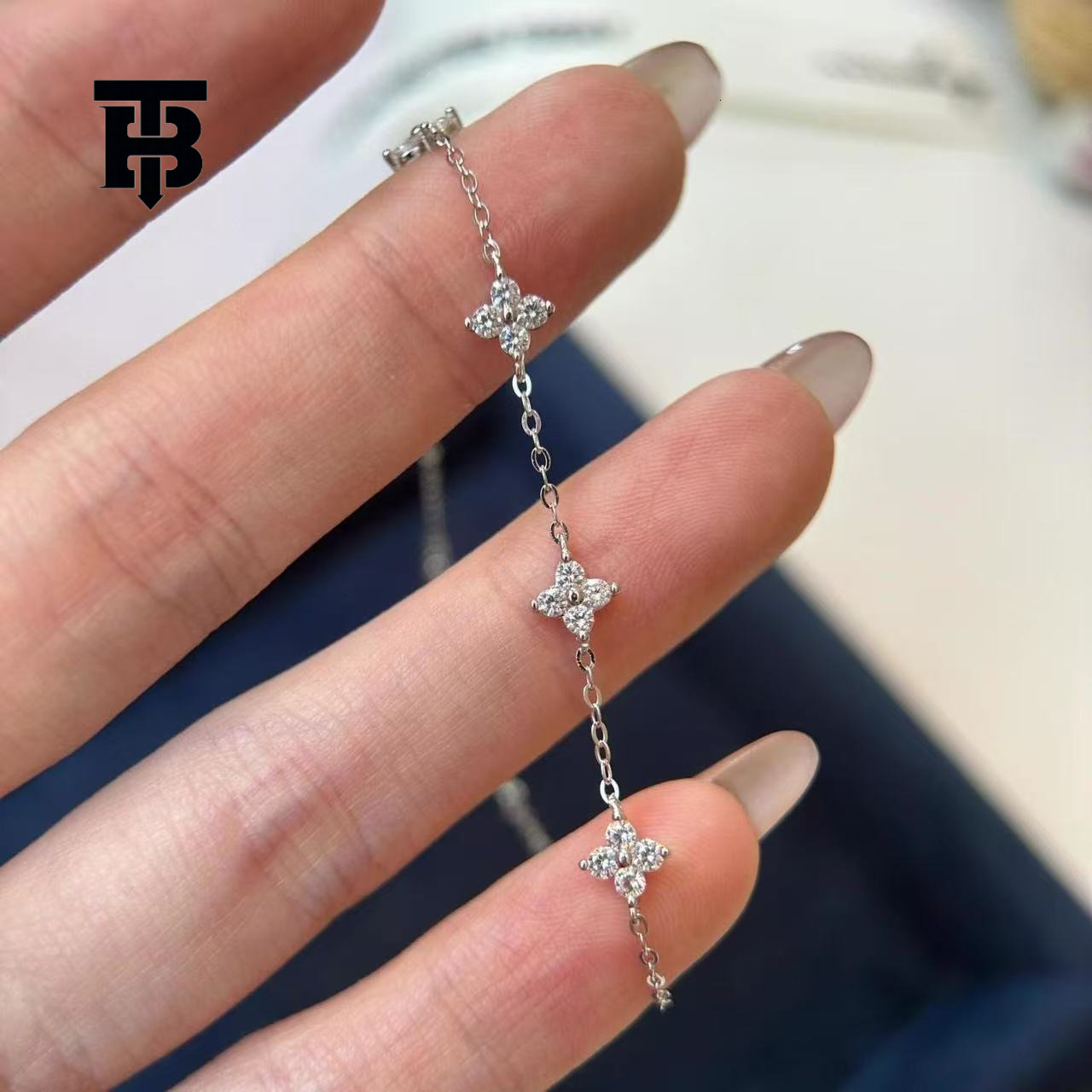 TB BHULAMTE French Romantic Starry Sky Sparkling Accessories Women's Clover Bracelet Light Luxury Niche Design Simple Floral Jewelry Z260313