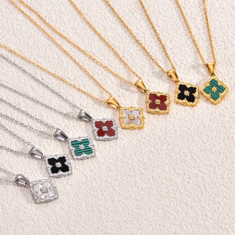 Gold Tone Diamond inlaid shell Italian court style four leaf flower pendant Luck Clover Necklaces For Women Gold Color Chain Cute Necklace Jewelry Chr