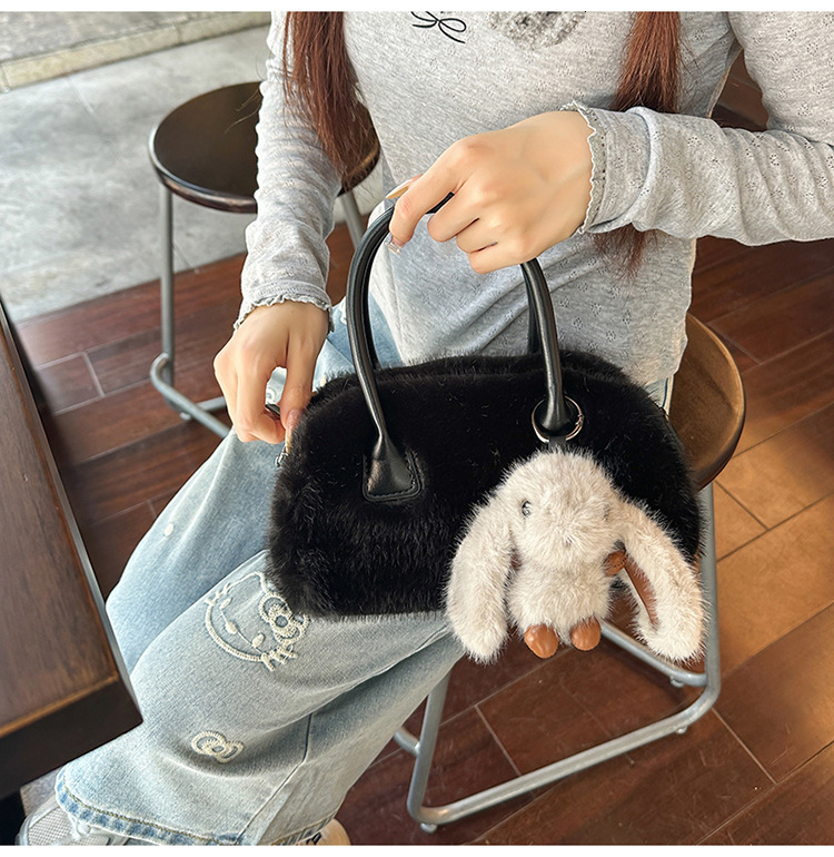 2025 autumn new niche design diagonal bag cross bag versatile trend, elegant and fashionable women's shoulder bag designer bag