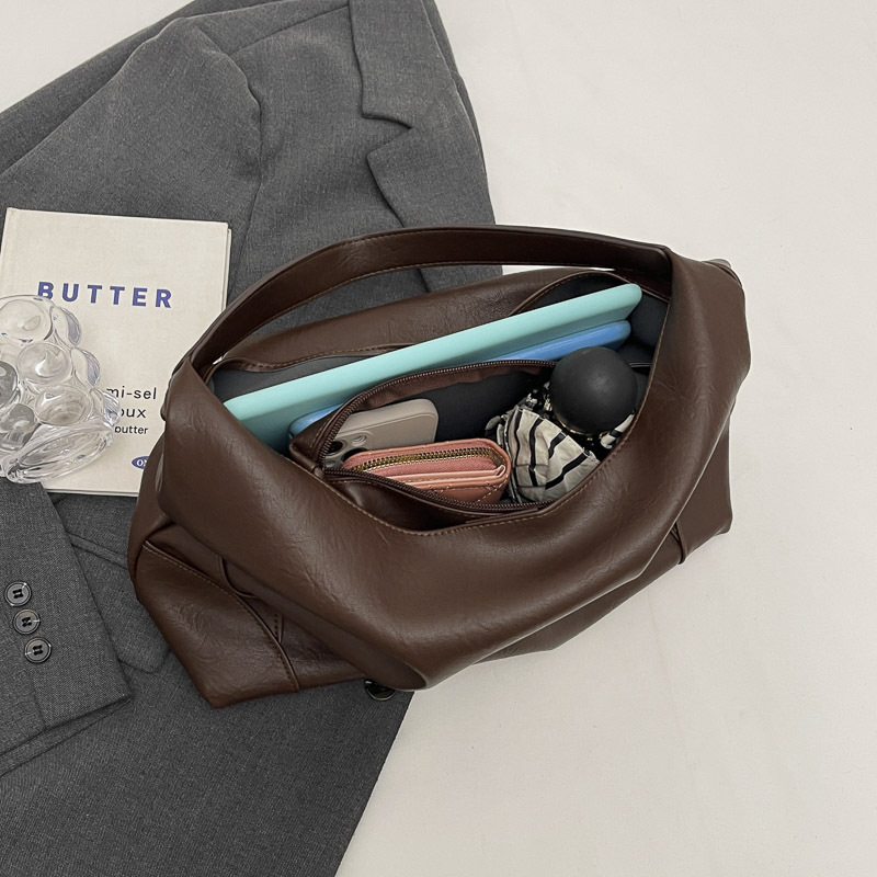 Designer fashion Hot Light Outdoor Flap Simple And Versatile Casual Crossbody Bag Black White Red Brown