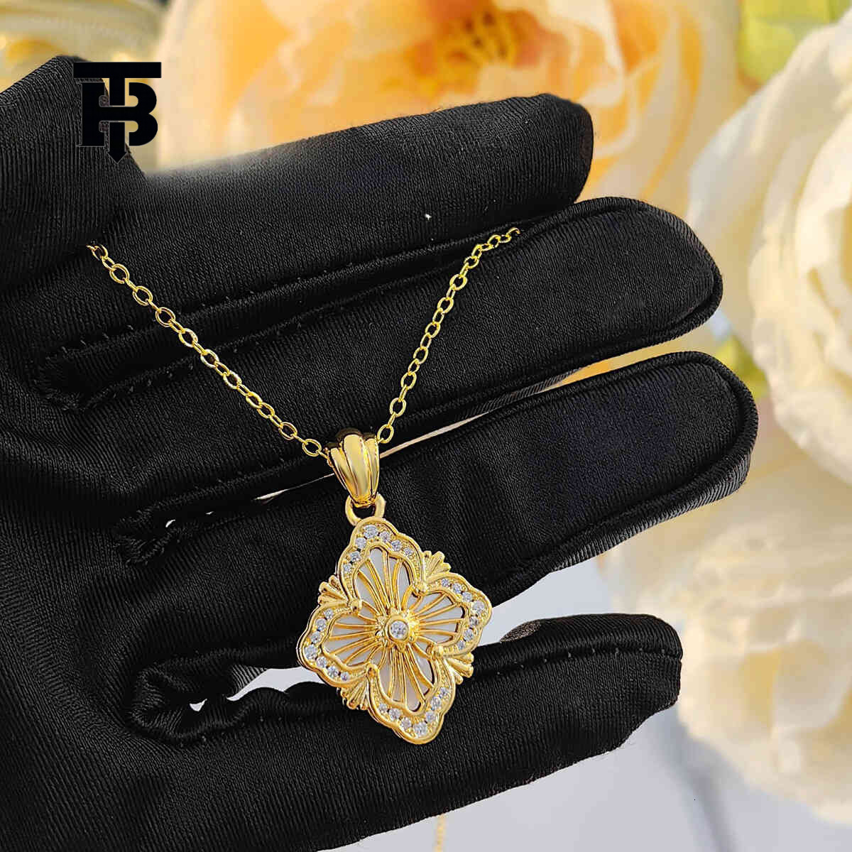 TB BHULAMTE Designer Italian Brushed Craftsmanship Retro Palace Style Clover Accessories Luxury Pendant Luxury Lace Mesh Inlaid Diamond Necklace Women