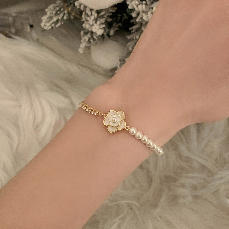 Inlaid Dia Pearl Oil Drop Flower Pendant Light Elegant High-end Feel Bracelet Niche Versatile Fashion Jewelry for Women