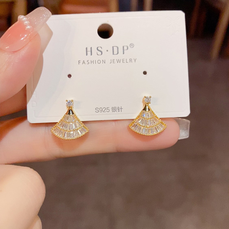 Luxury Brand Designer Jewelry Micro Pave Zircon Fan-Shaped Small Earrings Exquisite Fashion Versatile Petite Super Sparkling Earrings S925 Silver Need
