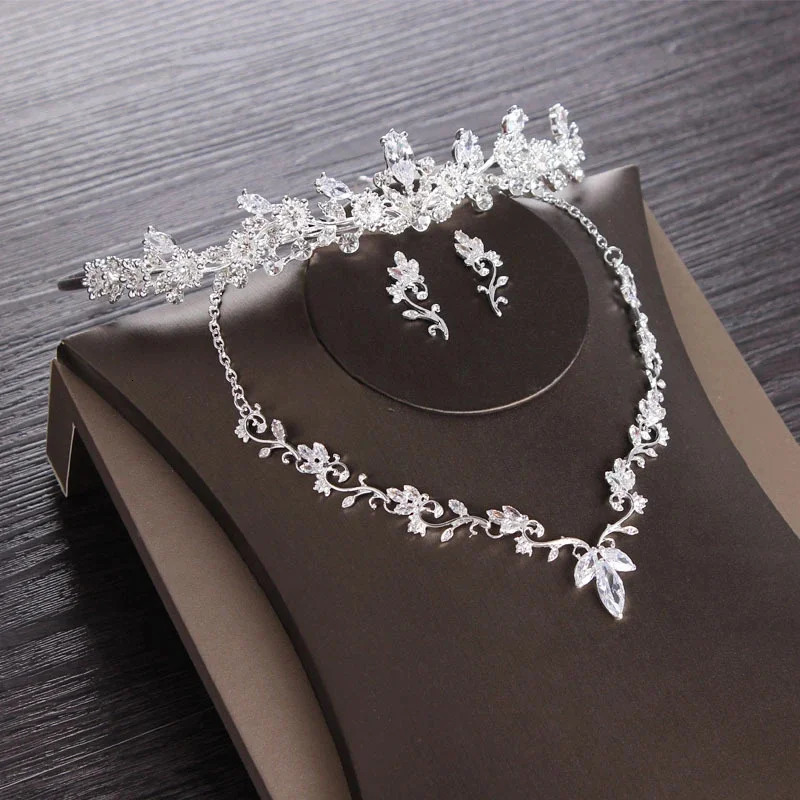 Deluxe Cubic Zirconia Leaf Bridal Jewelry Set Wedding Jewelry Set Rhinestone Crown Necklace Earrings 250906