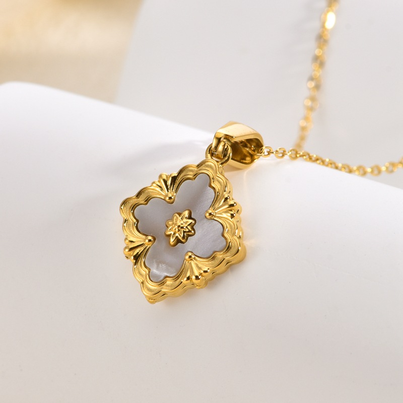 Gold Tone Diamond inlaid shell Italian court style four leaf flower pendant Luck Clover Necklaces For Women Gold Color Chain Cute Necklace Jewelry Chr