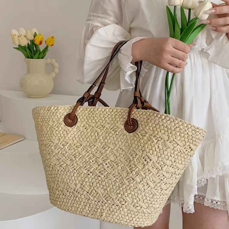New handcrafted straw woven large-capacity single-shoulder bag, vegetable basket bag, new summer beach vacation contrasting color handbag free shippin