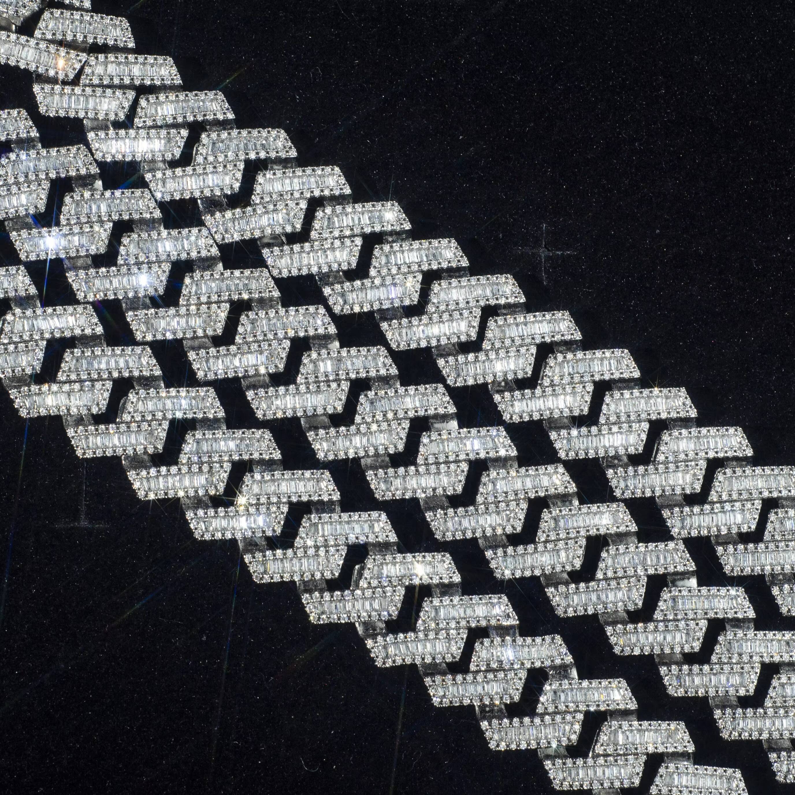 Wholesale Factory Deal on Genuine 10MM Moissanite Cuban Chain Necklace for a Stylish and Unique Accessory