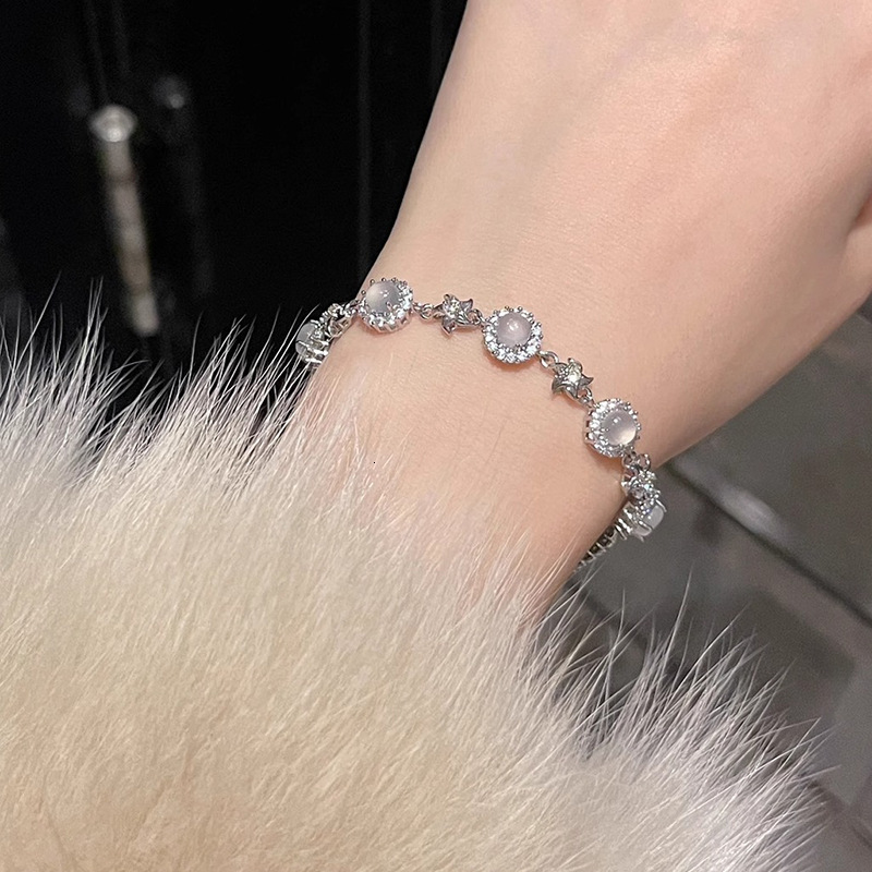 Micro Pave Zircon Round Chalcedony Flower Bracelet Light High-end Fashion Versatile Niche Design Elegant Women's Jewelry - view 3