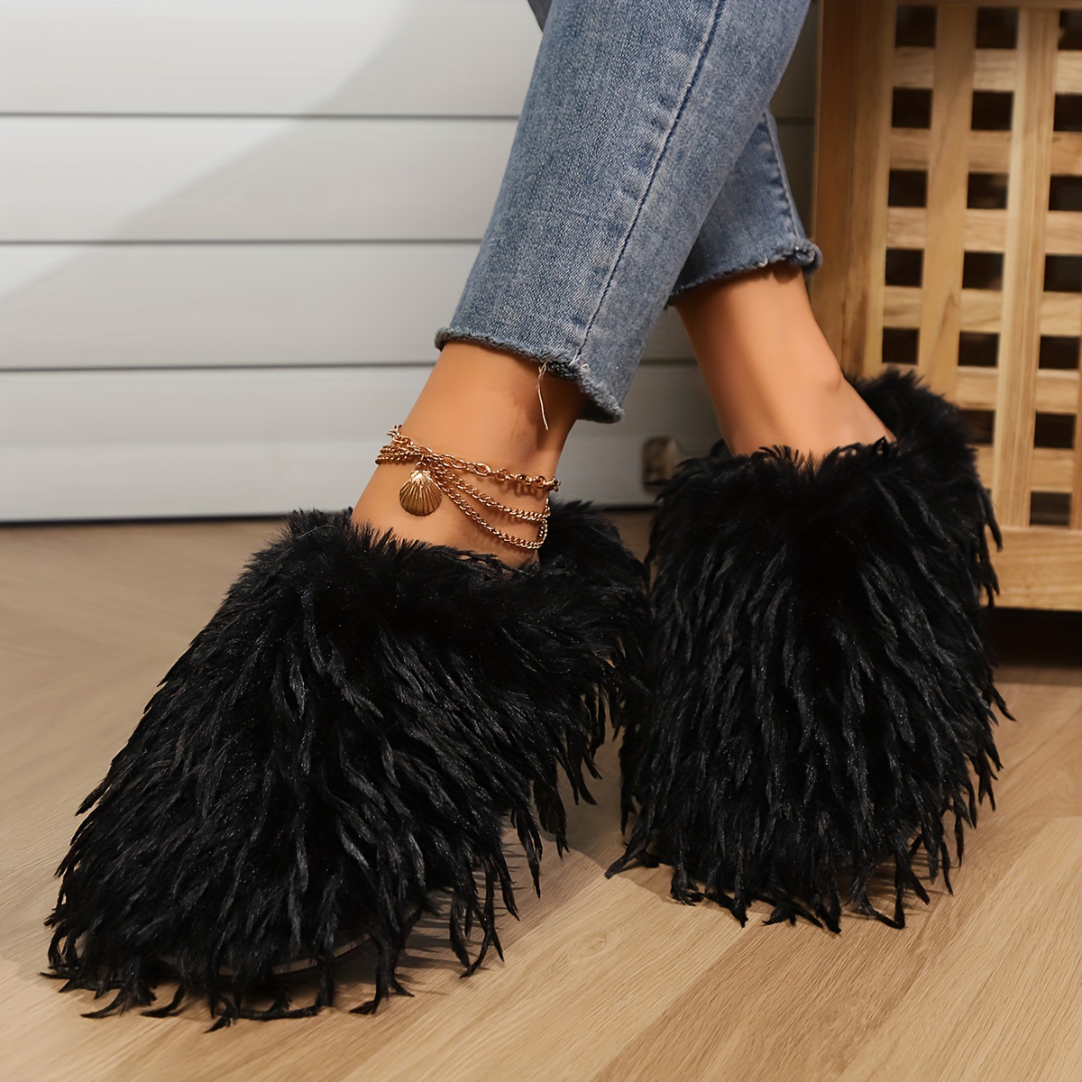 Slippers Thick soled one line slippers made genuine soft leather with flat bottom suitable for both men and women in soft leather for casual wear