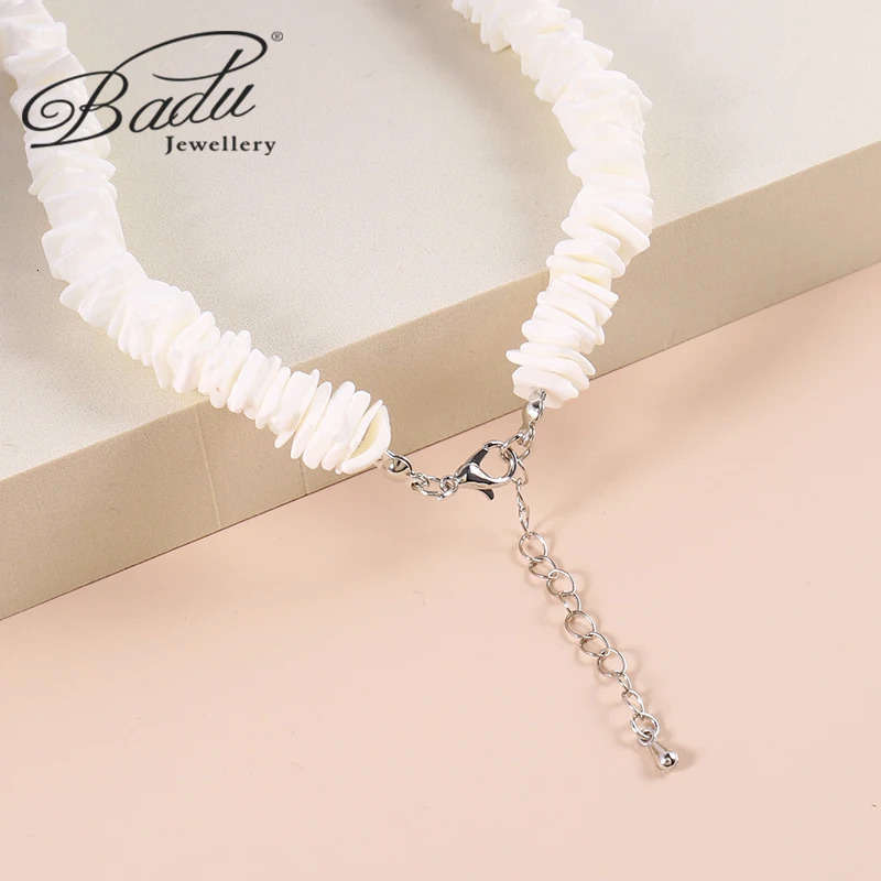 Badu Bohemia White Natural Shell Necklace Irregular Gravel Chip Puka Shell Necklace Women Choker Fashion Summer Beach Jewelry 250906