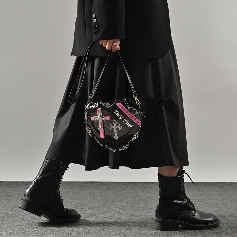 2025 autumn new bag fashion versatile sweet cool spicy girl heart-shaped niche design personality rivet punk women's shoulder bag designer bag
