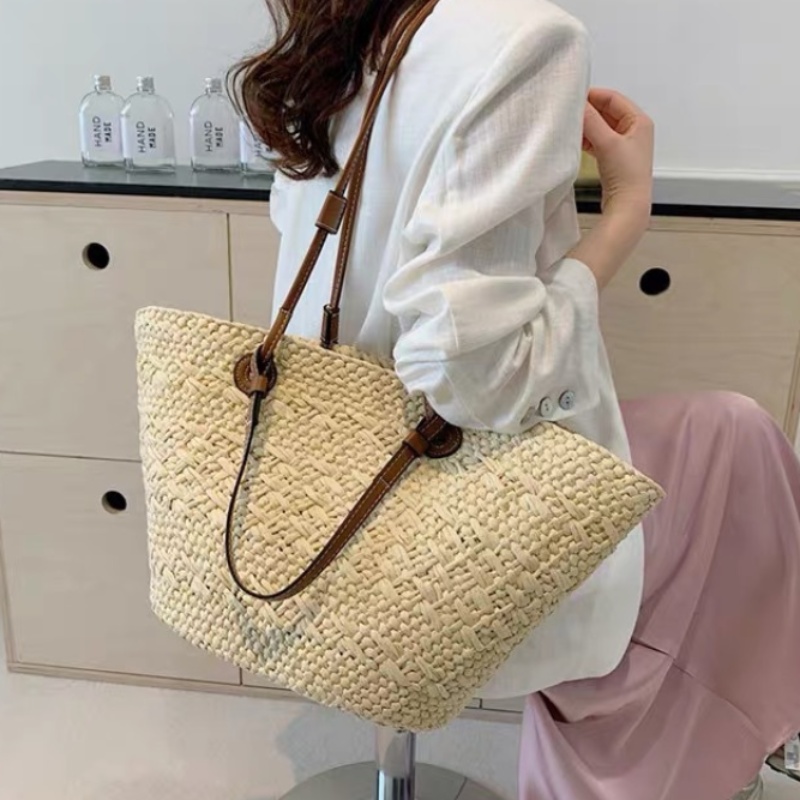 New handcrafted straw woven large-capacity single-shoulder bag, vegetable basket bag, new summer beach vacation contrasting color handbag free shippin