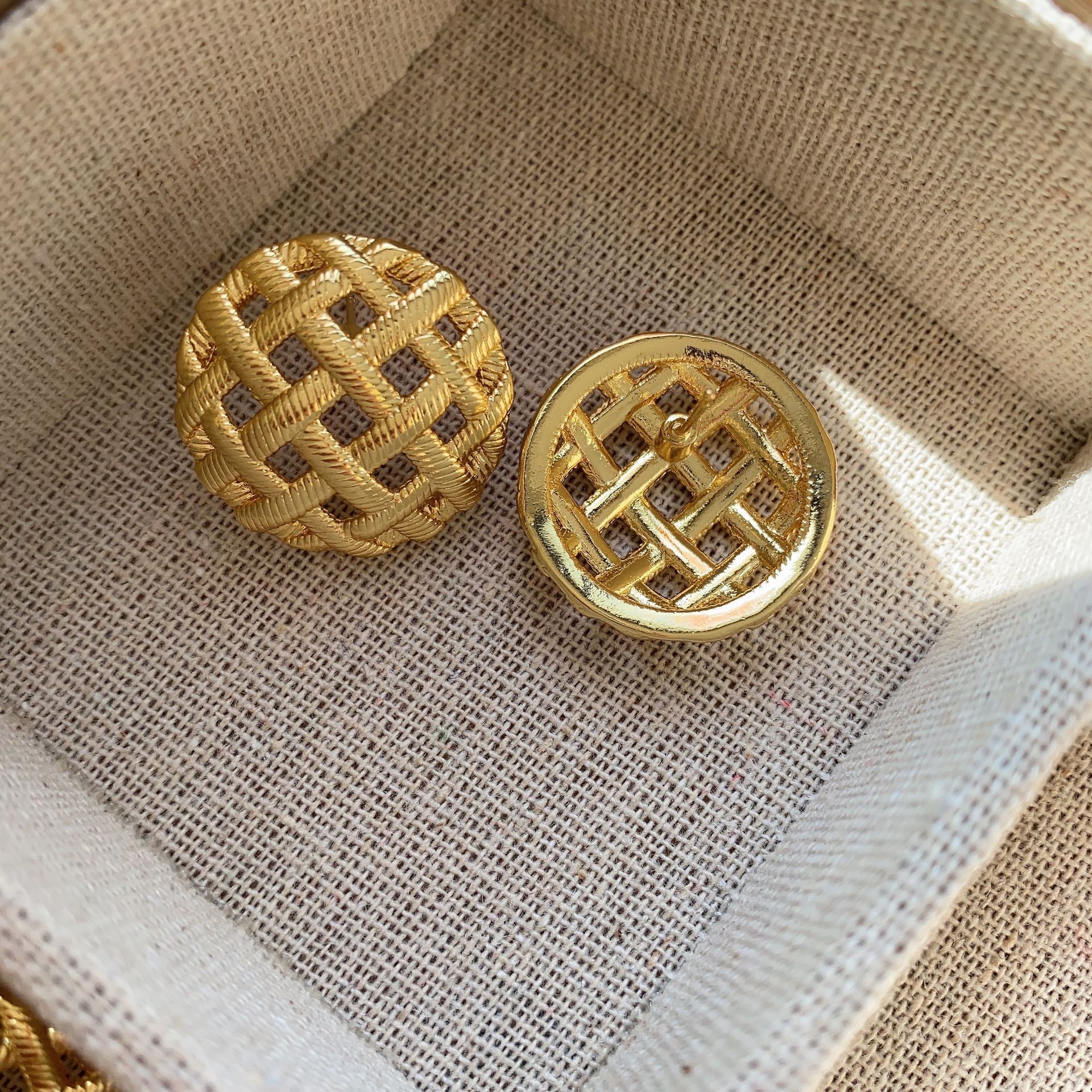 Earrings quality Jewelry European And American Retro Round Hollow For Women Hong Kong Style Stud S925 Silver Needle Earrings