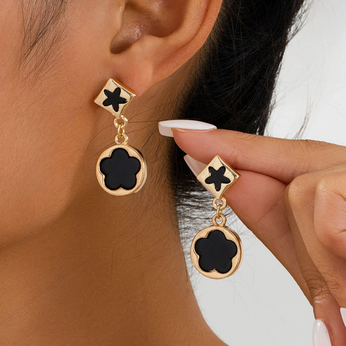 Luxury Brand Designer Jewelry 2025 Autumn Winter New Diamond Round Double Flower Earrings Vintage Elegant Flower Drop Earrings Matching Trench Coat Te