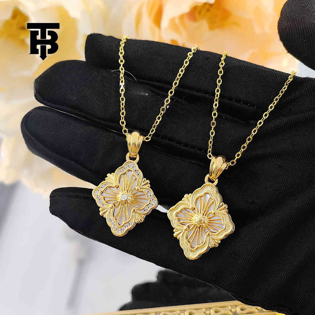 TB BHULAMTE Designer Italian Brushed Craftsmanship Retro Palace Style Clover Accessories Luxury Pendant Luxury Lace Mesh Inlaid Diamond Necklace Women