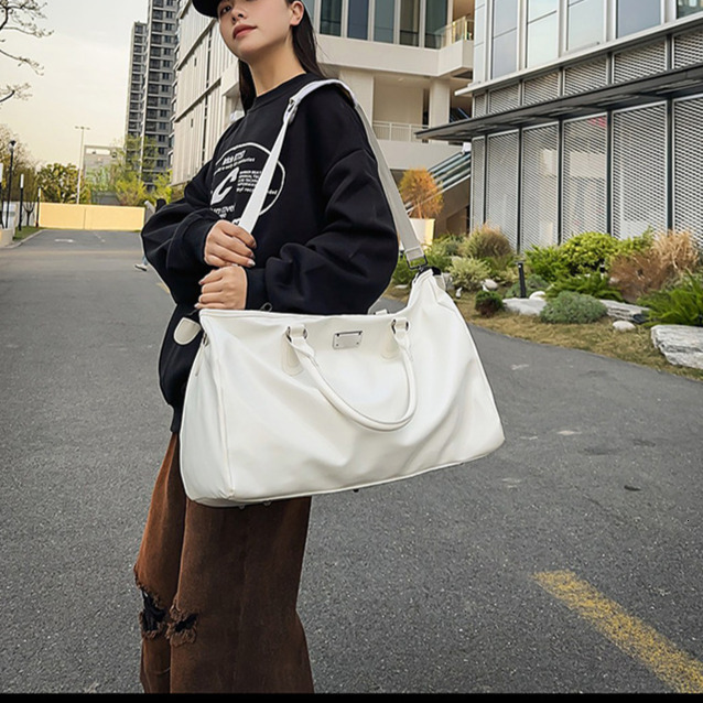 Couple Bag Fitness Bag Women s Large Capacity PU Leather Sports Handbag Leisure Business Short Distance Travel Bag Autumn Luggage Designer Bag