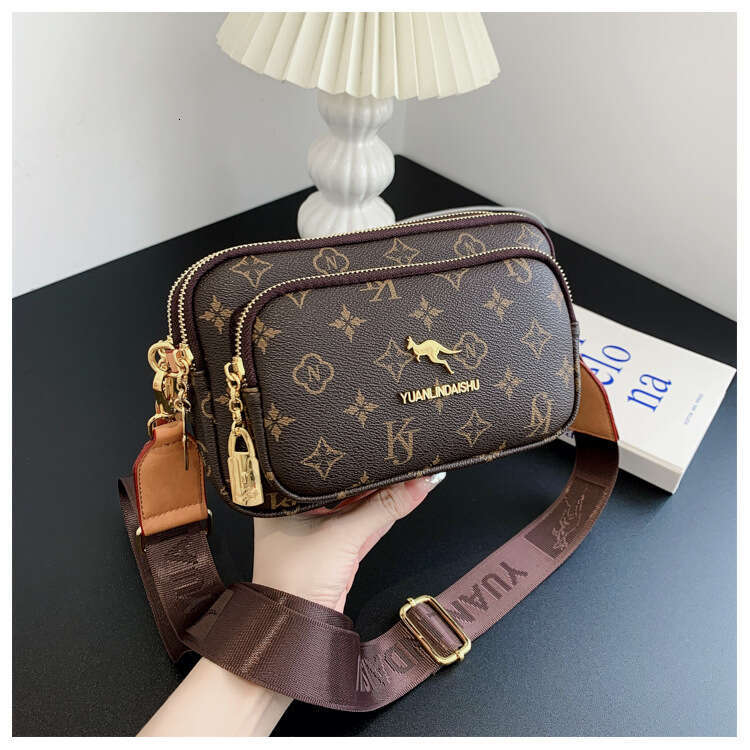 Womens Designer Bags Crossbody Shoulder Bags 2025 New Fashion Printed Shoulder Small Square Crossbody Chest Bag Makeup Bags