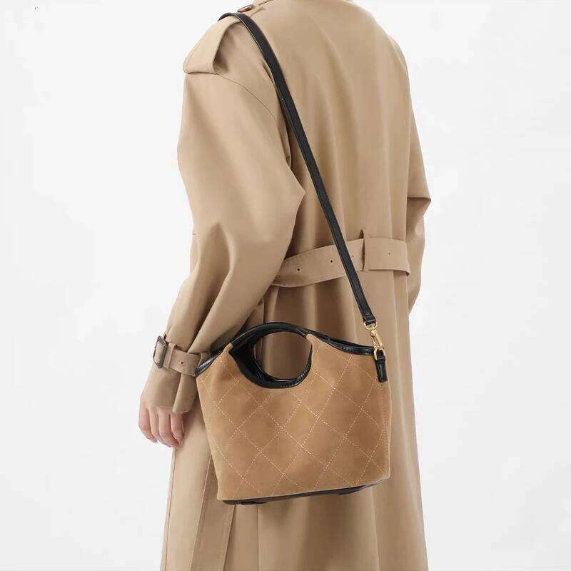 Fashion Lingge Faux Suede Women Handbgas Designer Small Tote Pu Leather Shoulder Crossbody Bags Retro Winter Bag 2025