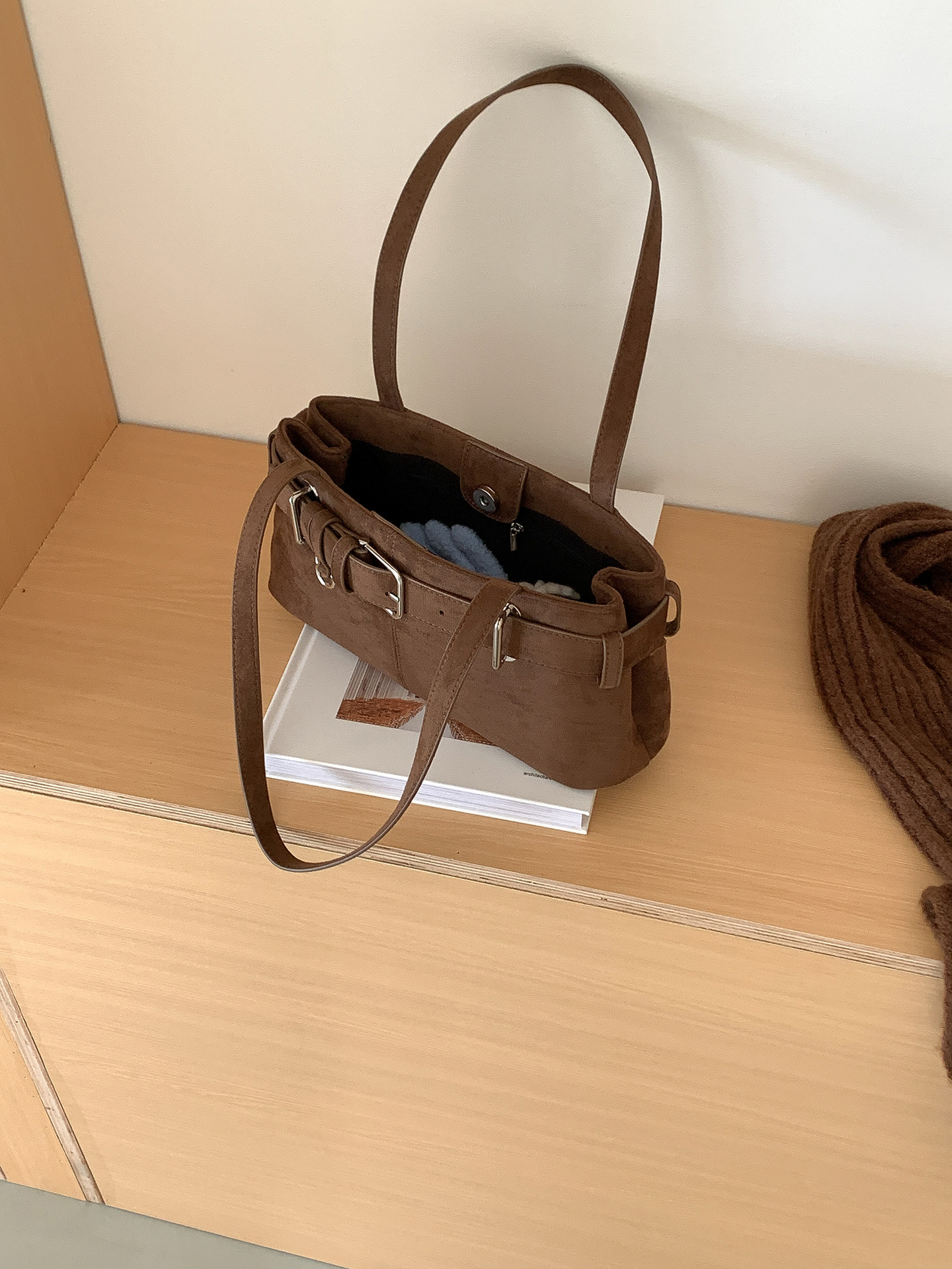 Designer bag free shipping Bags 2025 new Autumn Winter Handbag Shoulder Fashionable Light High Quality Crossbody Bag