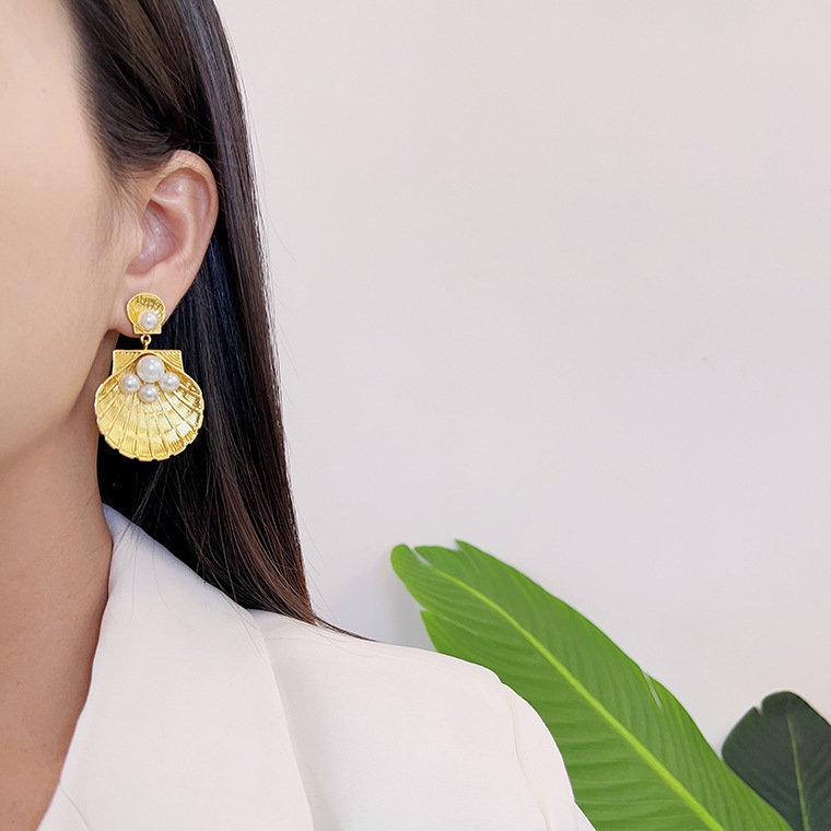Luxury Brand Designer Jewelry New European And American French Style Design Sense Elegant Earrings Vintage Exaggerated Earrings For Women Versatile Fa