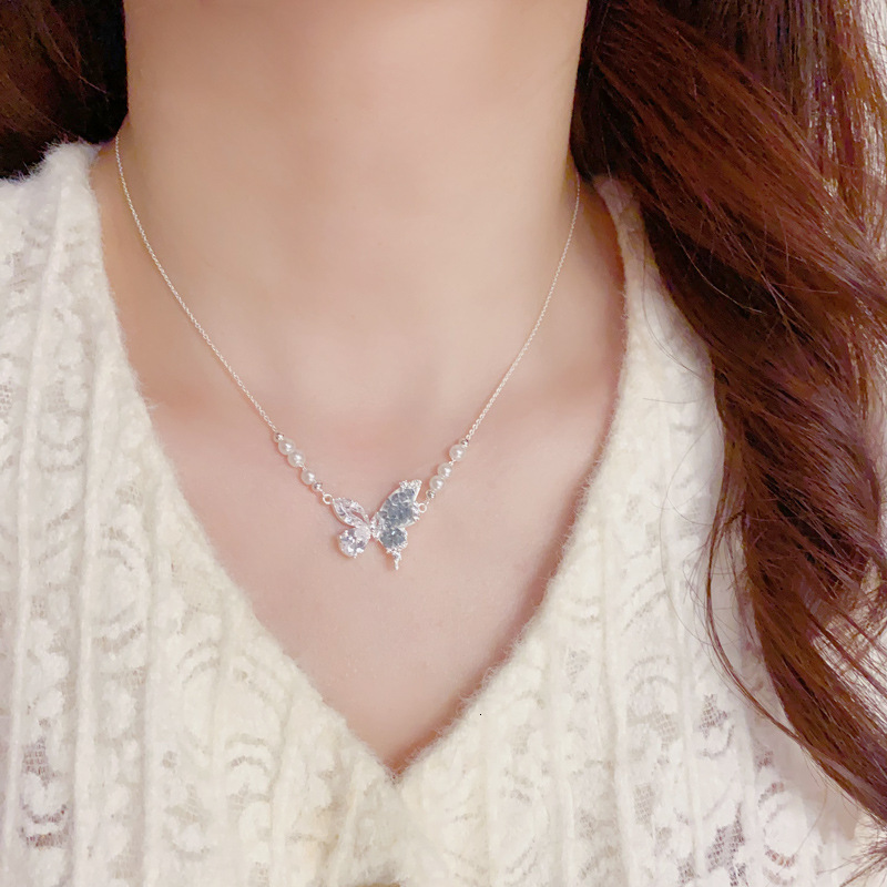 Luxury Brand Designer Jewelry Blue Crystal Spliced Butterfly Pearl Necklace Elegant Fashion Cool Sense Collarbone Chain Light Luxury Niche Exquisite C