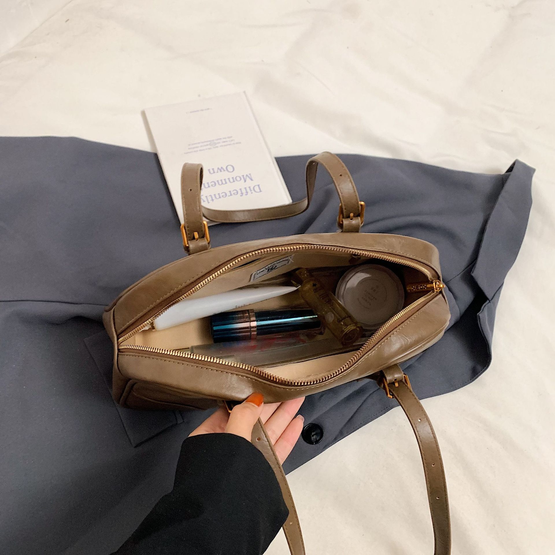 Designer bag free shipping Shoulder Bags Fashionable daily wear solid color shoulder bag versatile for commuting leisure large capacity bag for women