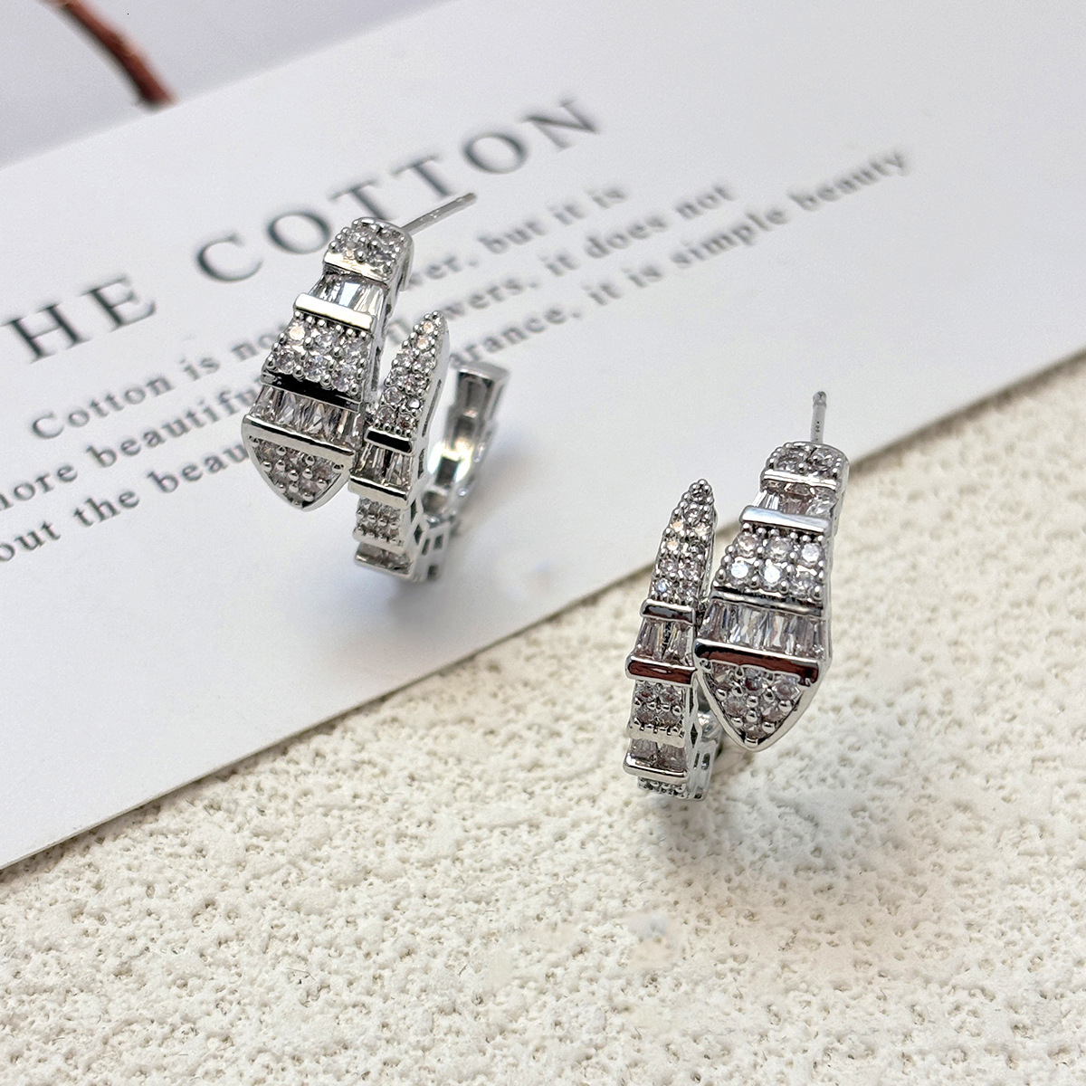 Luxury Brand Designer Jewelry New European And American Zircon Snake-Shaped Earrings For Women, Niche Design, High-End Snake Bone Studs, Fashionable V