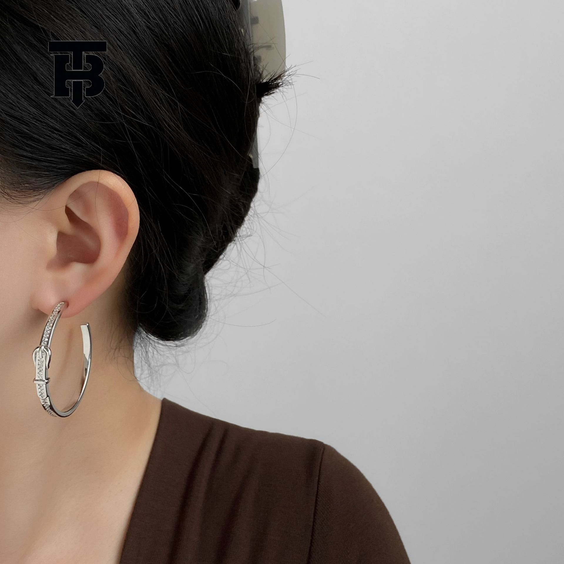 TB BHULAMTE New Fashion High End Design Luxury Belt Appearance Buckle Niche Earrings Super Bright Texture Metal C-shaped Earrings Personalized Women J