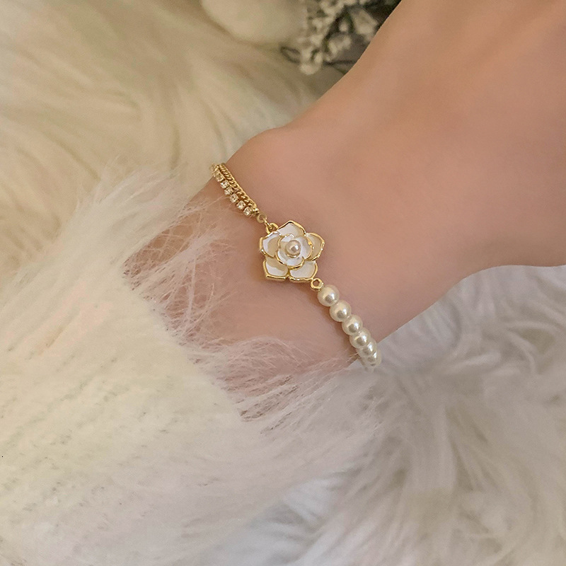 Inlaid Dia Pearl Oil Drop Flower Pendant Light Elegant High-end Feel Bracelet Niche Versatile Fashion Jewelry for Women