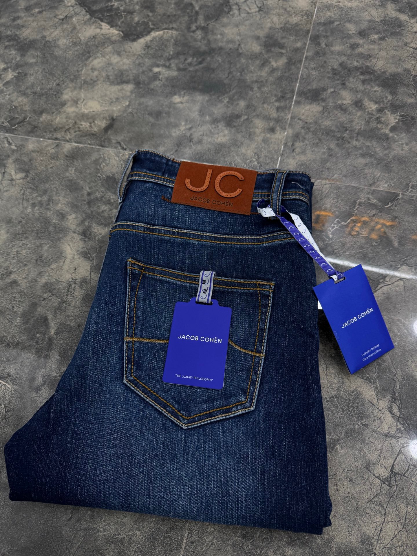 Designer jeans, high-quality men's jeans, fashionable ripped jeans trend, retro western jeans, classic style straight-leg tailored