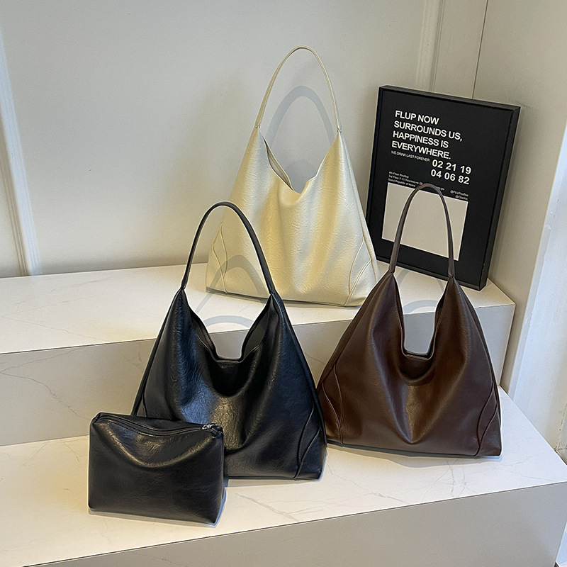 Designer fashion Hot Light Outdoor Flap Simple And Versatile Casual Crossbody Bag Black White Red Brown