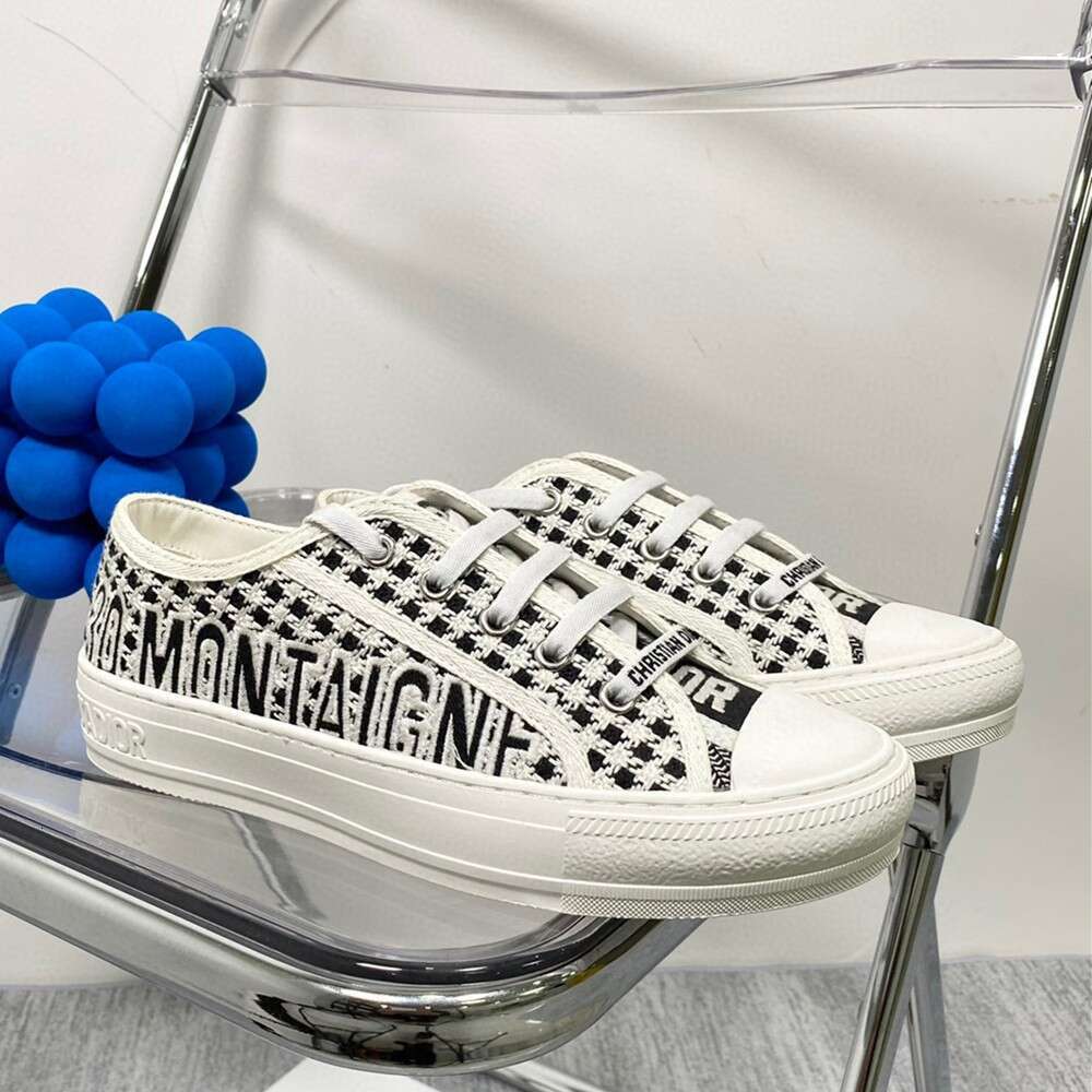 Embroidered Canvas Spring and Autumn White Thick Sole Height Increasing Casual Sports Sneakers Women's Shoes 2025 New Model e8f