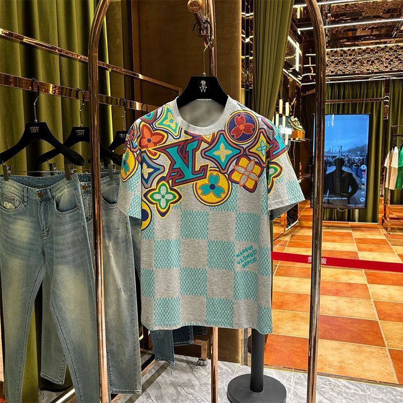 In summer of 2025, the new round neck is loose, slim and versatile. The high-end trend is handsome and explosive. Short-sleeved T-shirt tops.