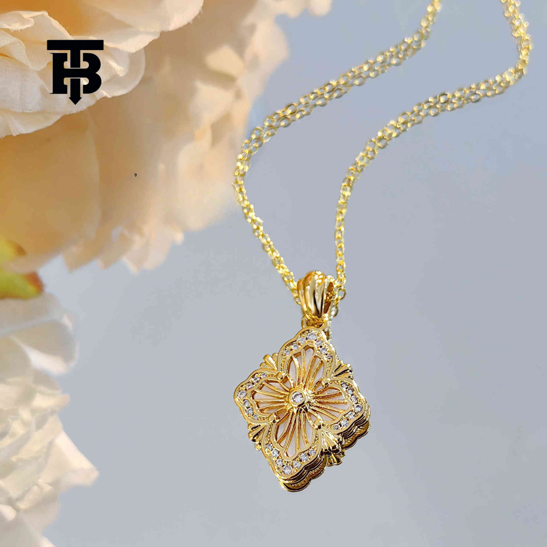 TB BHULAMTE Designer Italian Brushed Craftsmanship Retro Palace Style Clover Accessories Luxury Pendant Luxury Lace Mesh Inlaid Diamond Necklace Women