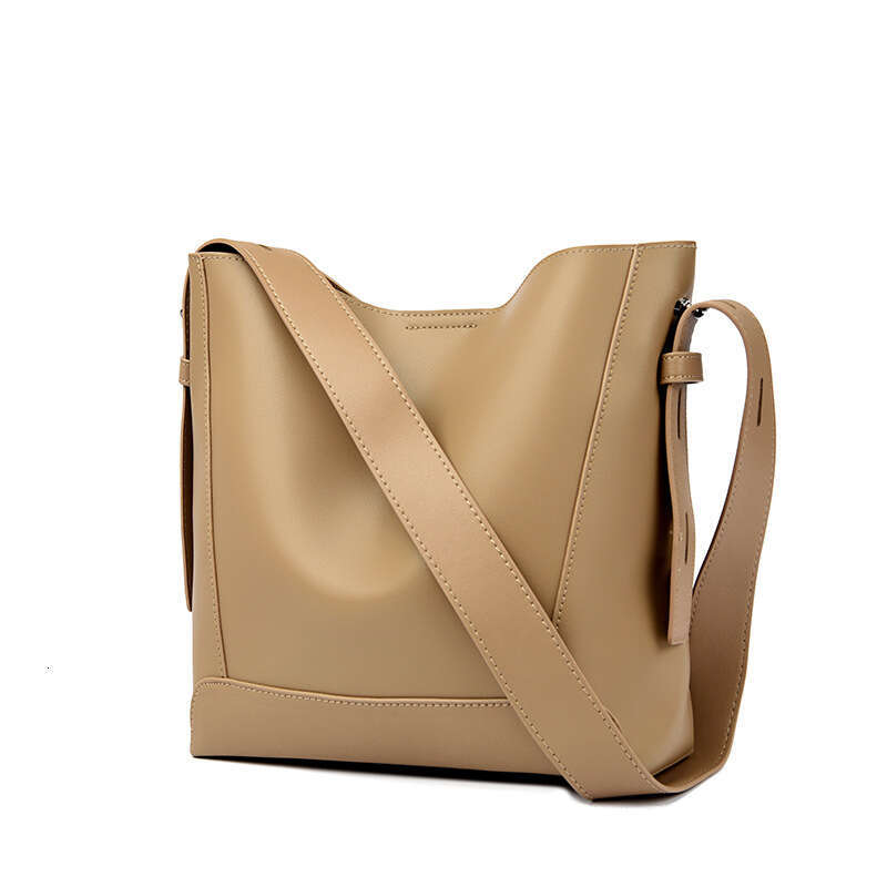 Versatile Commuter Bucket 2025 New Genuine Leather Women's High-end Niche Design Shoulder Bag