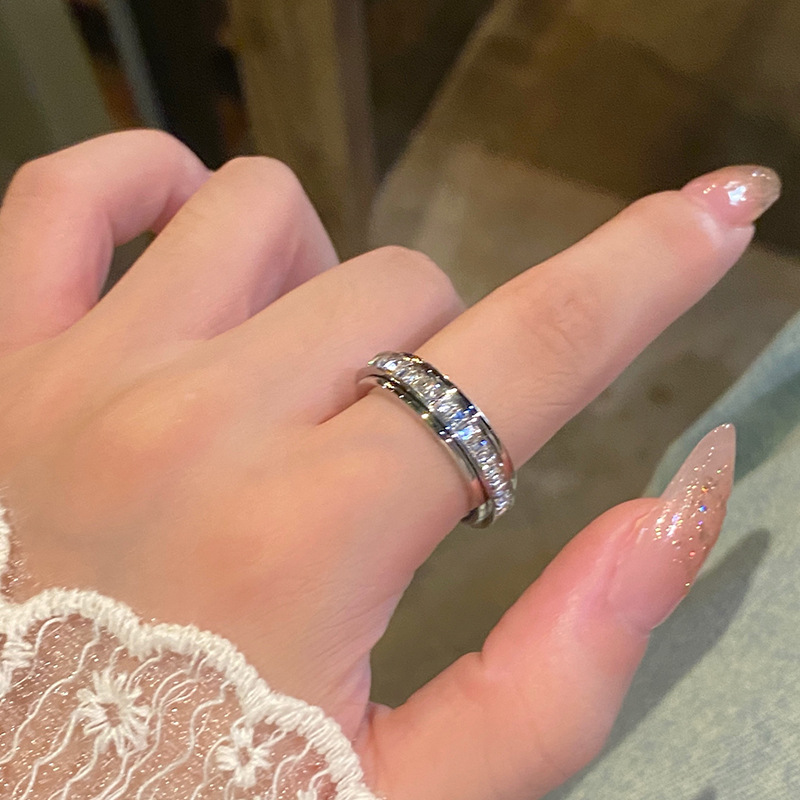 2025 Choucong Gorgeous Wedding Rings Luxury Jewelry Titanium Steel Princess Cut Stack Crystal Rose Gold Fill Handmade Elegant Women Rotatable Ring Gif