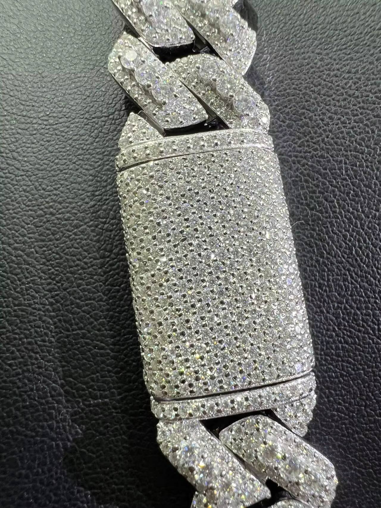 Merchants Selling High Quality Luxury Women s 18mm Cuban Chain