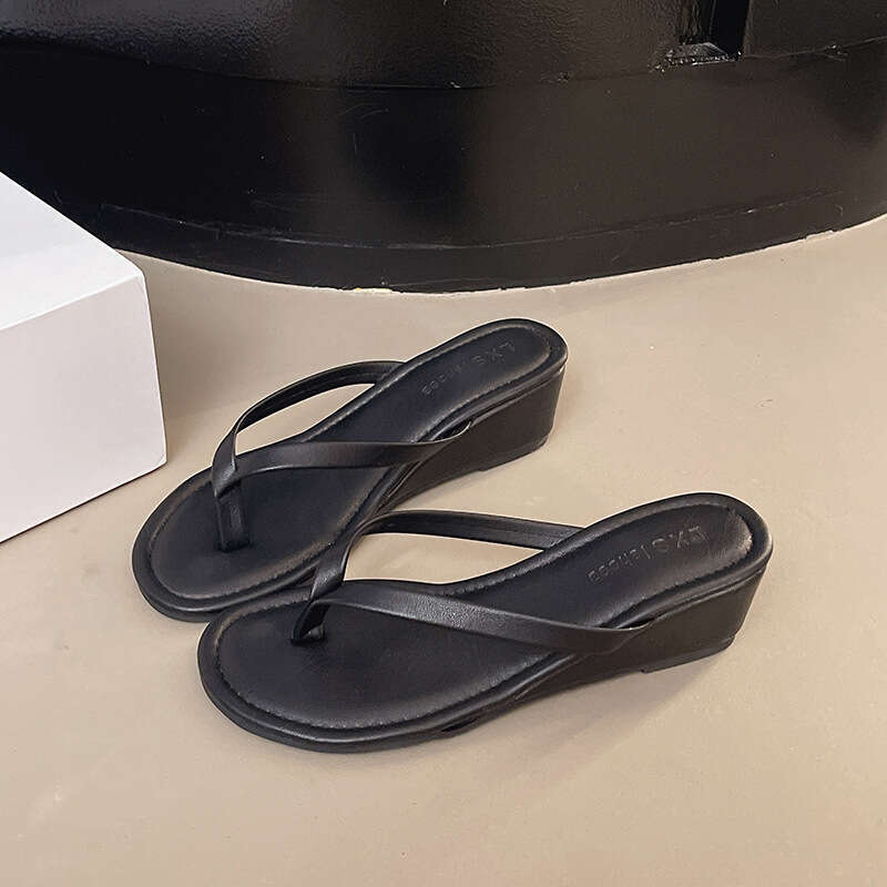 Red Toe-Post Flip-Flops Fairy Shoes for Women Outdoor 2025 Summer New Style Elegant French High-Heeled Sandals