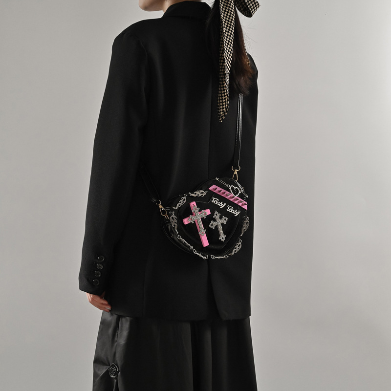 2025 autumn new bag fashion versatile sweet cool spicy girl heart-shaped niche design personality rivet punk women's shoulder bag designer bag