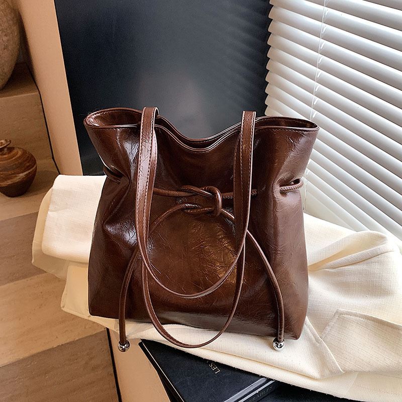designer free shipping New retro commuting large capacity single shoulder crossbody drawstring bag