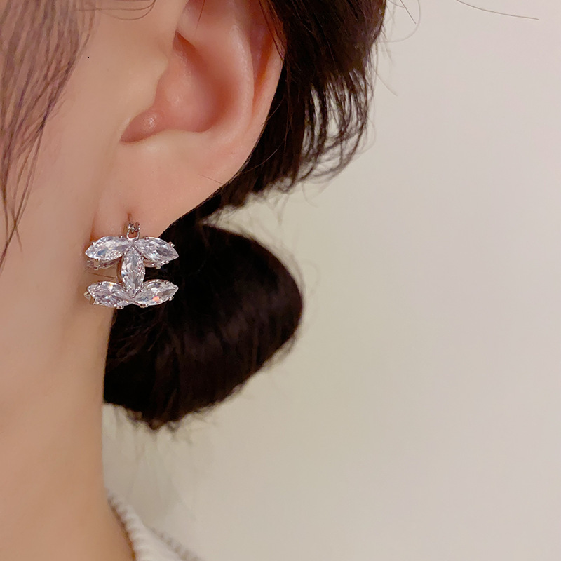 Luxury Brand Designer Jewelry Exquisite Sweet Little Style Zircon Double C Earrings For Women, Niche Design Fashionable Socialite Style Versatile Earr