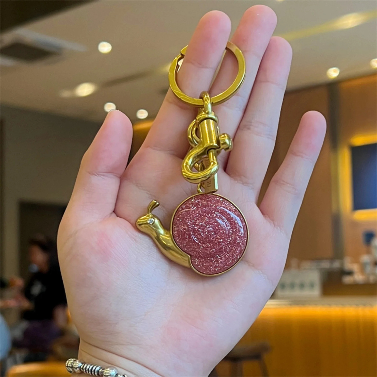Retro Snail Shaped Resin Simulation Pendant Charm Accessories for Women Keychains Bag Pendant Aesthetic MultiPurpose Key Holder 250906 - view 5