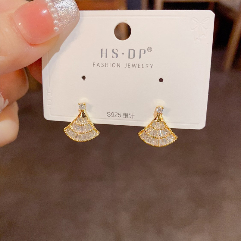 Luxury Brand Designer Jewelry Micro Pave Zircon Fan-Shaped Small Earrings Exquisite Fashion Versatile Petite Super Sparkling Earrings S925 Silver Need